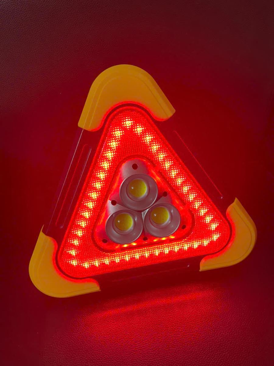 Đèn Cảnh Báo Tam Giác Dùng Pin Sạc Năng Lượng Mặt Trời